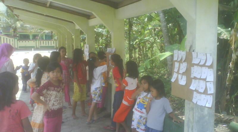 Suasana lomba kreatif anak Al-Istimror